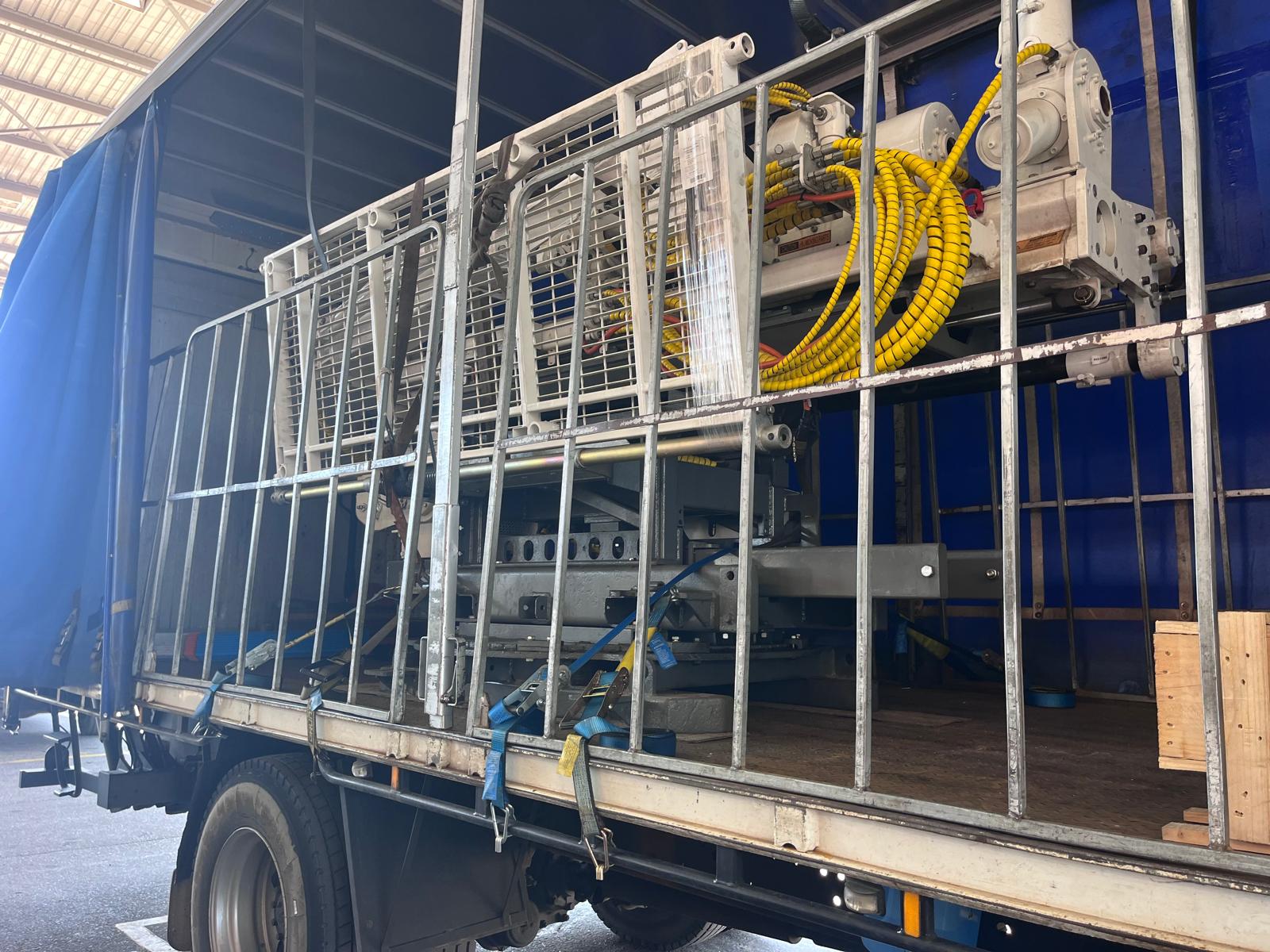 ABS Tranport Truck with company manufacturing machines to deliver