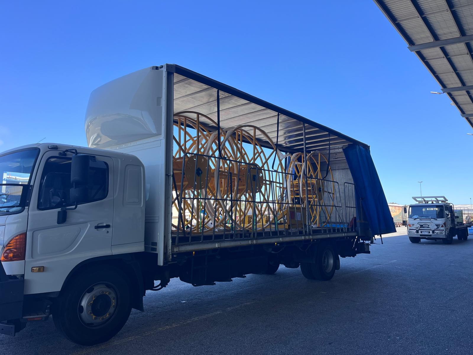ABS Transport Delivery Truck with onloaded machine